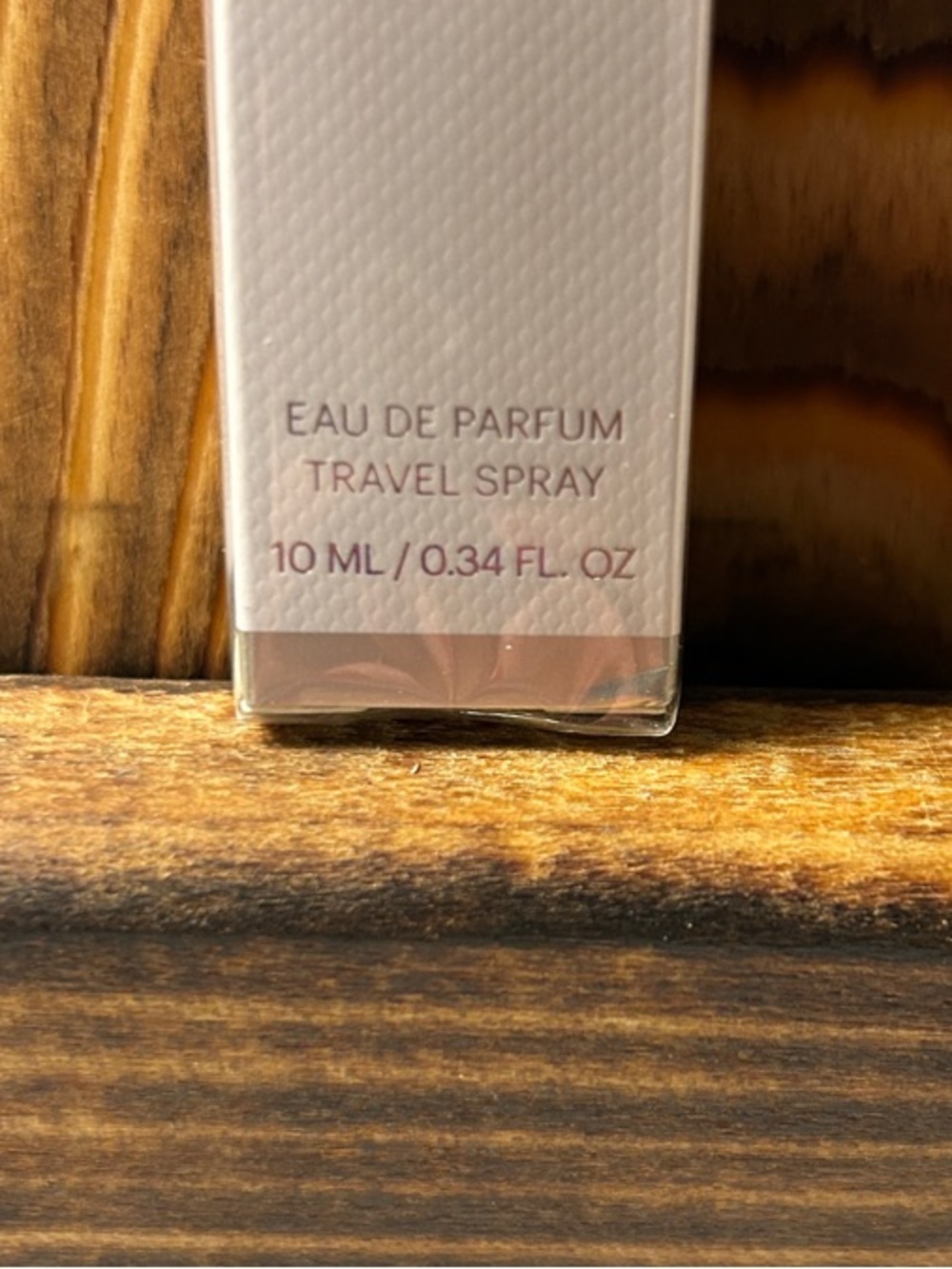 Kayali Vanilla Candy Travel Spray in Light Pink 10 ml spray - Picture 3 of 3